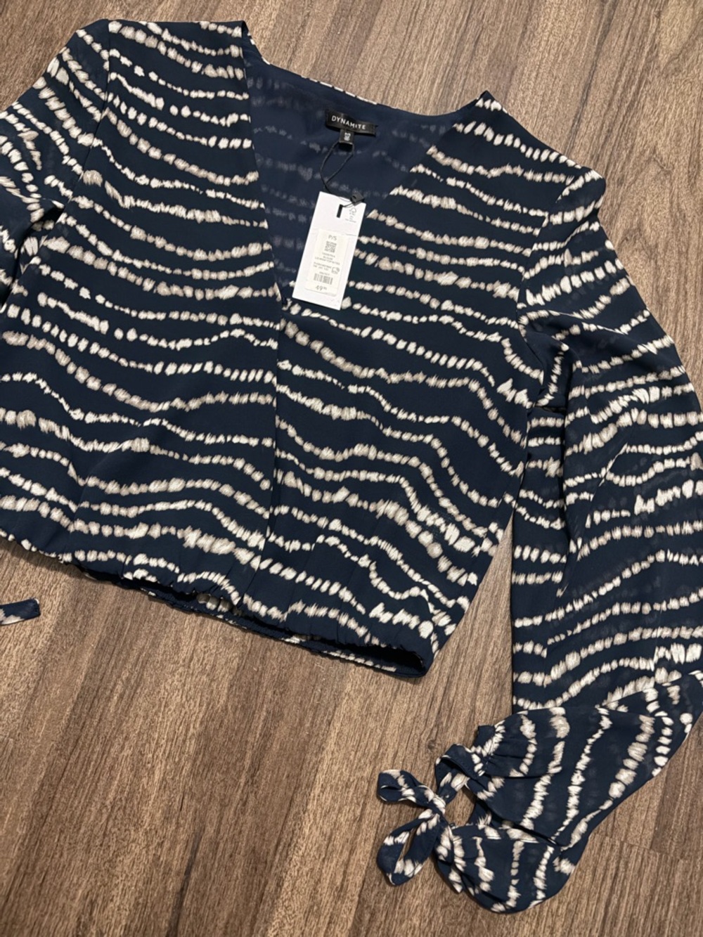 Dynamite Navy & Cream Tie-Detailed V-Neck Blouse